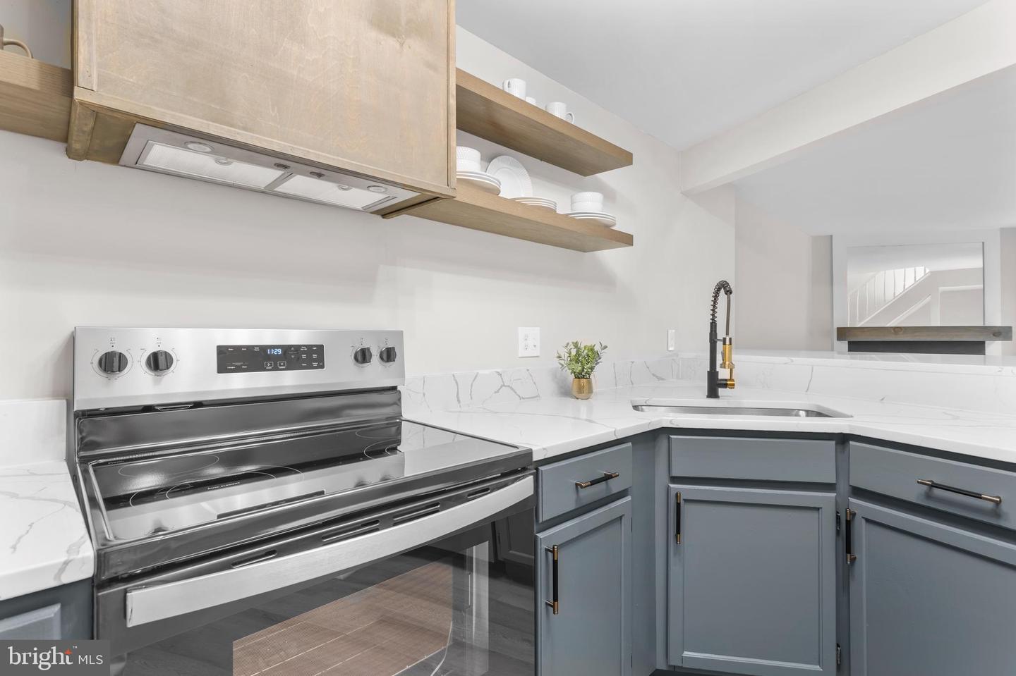 5835 NORHAM DR, ALEXANDRIA, Virginia 22315, 2 Bedrooms Bedrooms, ,2 BathroomsBathrooms,Residential,For sale,5835 NORHAM DR,VAFX2263314 MLS # VAFX2263314