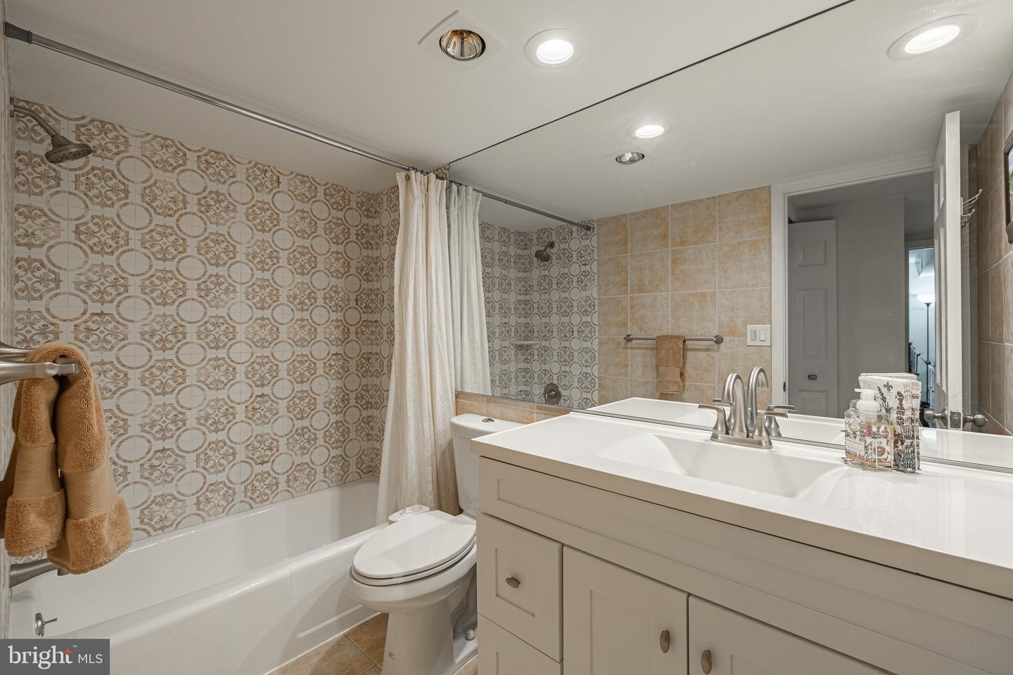 7621 PROVINCIAL DR #304, MCLEAN, Virginia 22102, 1 Bedroom Bedrooms, ,1 BathroomBathrooms,Residential,For sale,7621 PROVINCIAL DR #304,VAFX2267650 MLS # VAFX2267650 7621 PROVINCIAL DR #304, MCLEAN, Virginia 22102, 1 Bedroom Bedrooms, ,1 BathroomBathrooms,Residential,For sale,7621 PROVINCIAL DR #304,VAFX2267650 MLS # VAFX2267650