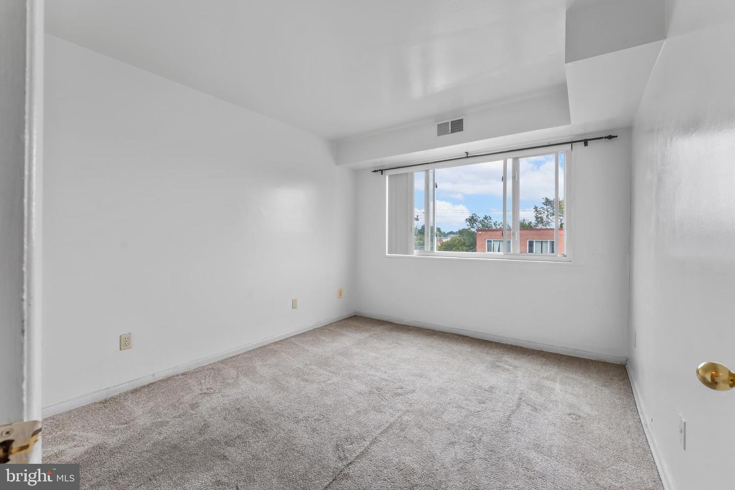 4270 EAST CAPITOL ST NE #301, WASHINGTON, District Of Columbia 20019, 2 Bedrooms Bedrooms, ,1 BathroomBathrooms,Residential,For sale,4270 EAST CAPITOL ST NE #301,DCDC2224050 MLS # DCDC2224050