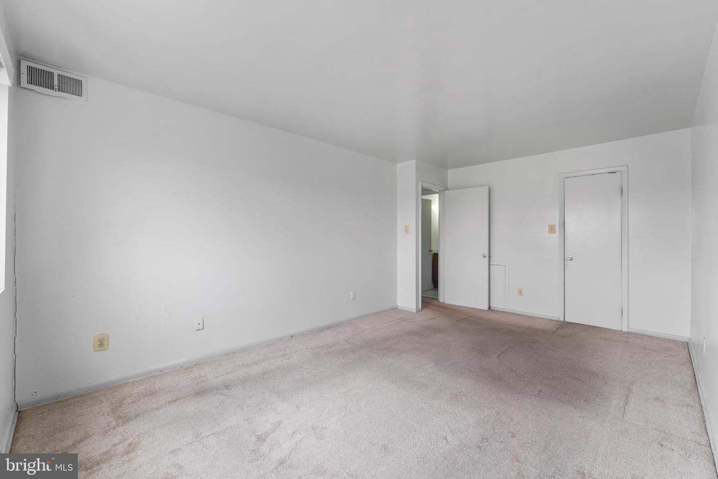 4270 EAST CAPITOL ST NE #301, WASHINGTON, District Of Columbia 20019, 2 Bedrooms Bedrooms, ,1 BathroomBathrooms,Residential,For sale,4270 EAST CAPITOL ST NE #301,DCDC2224050 MLS # DCDC2224050