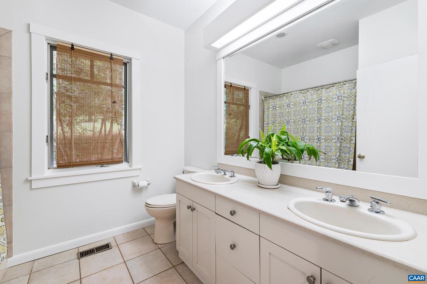6585 FOXCLIFF LN, CROZET, Virginia 22932, 5 Bedrooms Bedrooms, ,4 BathroomsBathrooms,Residential,For sale,6585 FOXCLIFF LN,669338 MLS # 669338