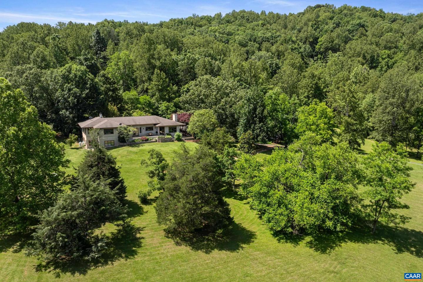 6585 FOXCLIFF LN, CROZET, Virginia 22932, 5 Bedrooms Bedrooms, ,4 BathroomsBathrooms,Residential,For sale,6585 FOXCLIFF LN,669338 MLS # 669338