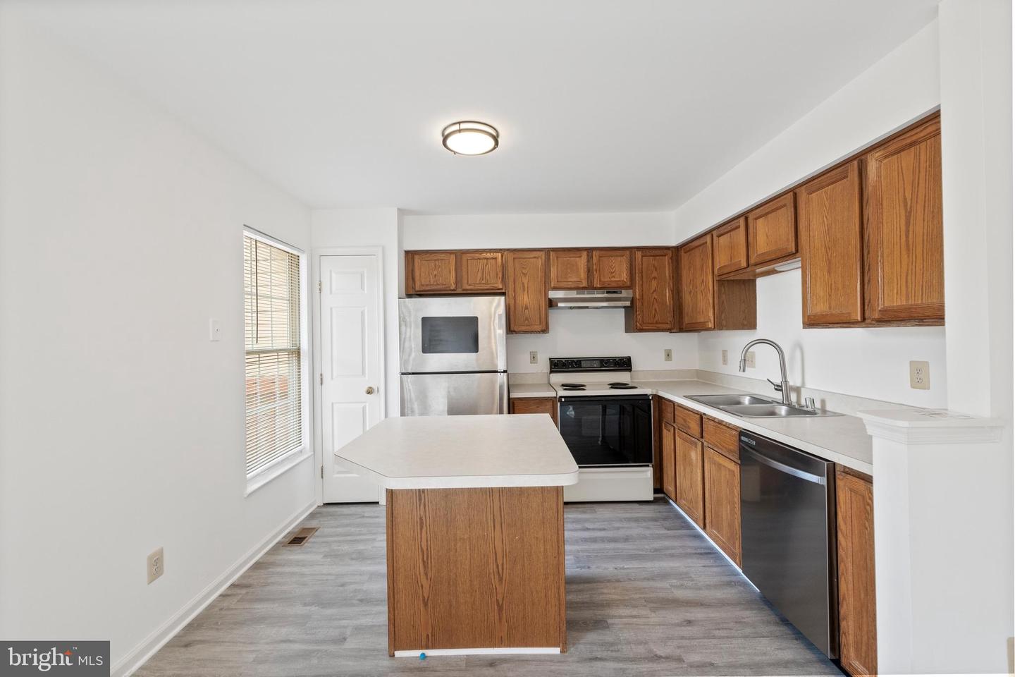 12687 PERCHANCE TER, WOODBRIDGE, Virginia 22192, 3 Bedrooms Bedrooms, ,2 BathroomsBathrooms,Residential,For sale,12687 PERCHANCE TER,VAPW2104722 MLS # VAPW2104722