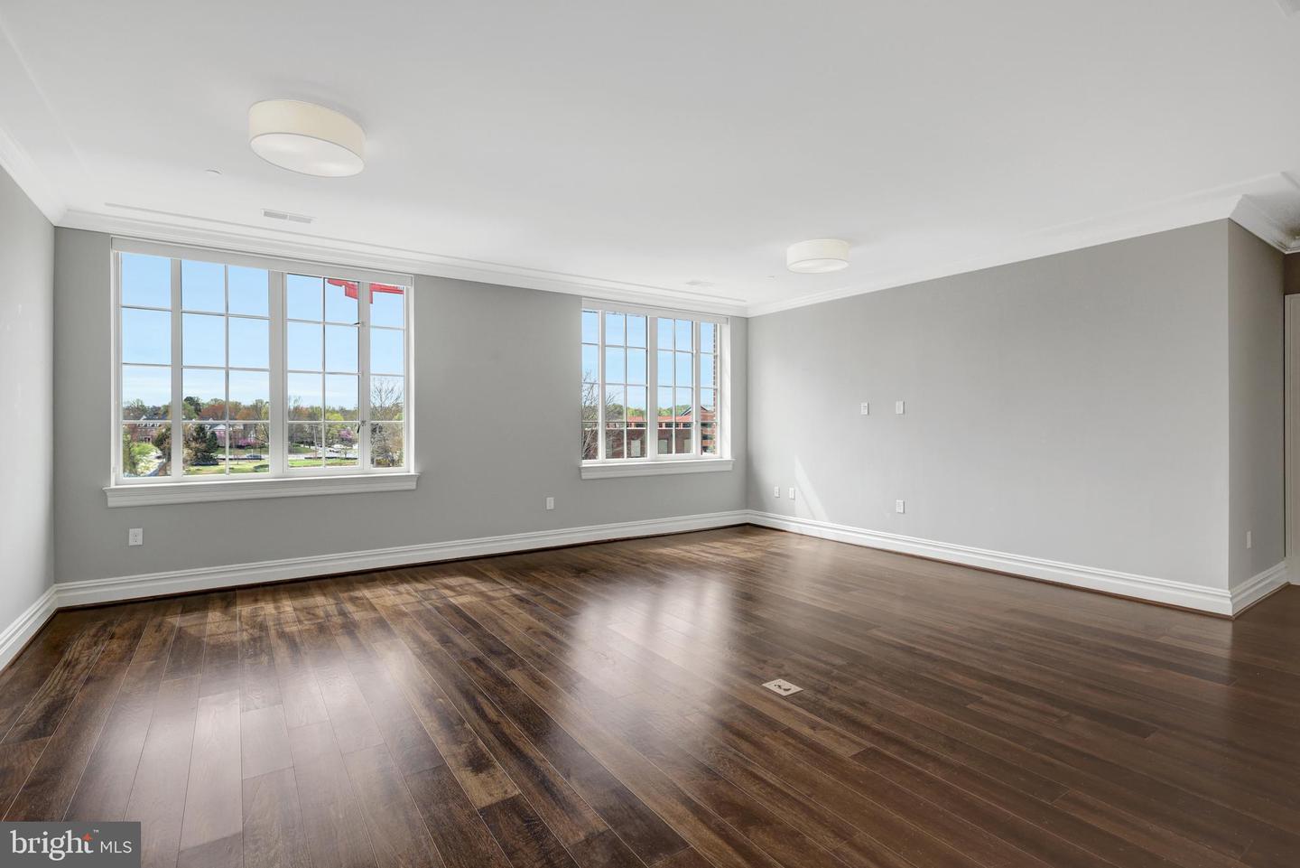 6900 FLEETWOOD RD #322, MCLEAN, Virginia 22101, 2 Bedrooms Bedrooms, ,2 BathroomsBathrooms,Residential,For sale,6900 FLEETWOOD RD #322,VAFX2224580 MLS # VAFX2224580