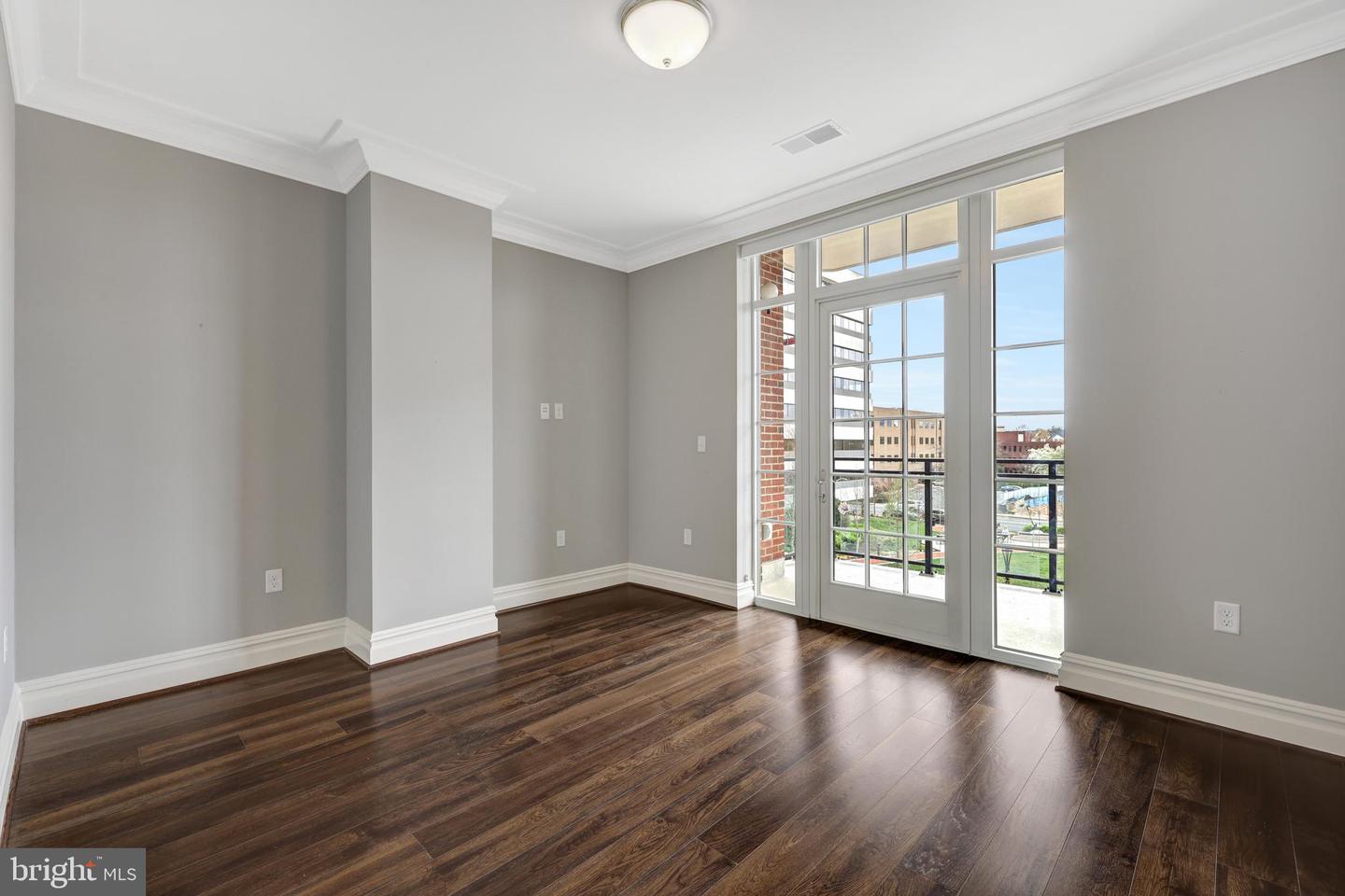 6900 FLEETWOOD RD #322, MCLEAN, Virginia 22101, 2 Bedrooms Bedrooms, ,2 BathroomsBathrooms,Residential,For sale,6900 FLEETWOOD RD #322,VAFX2224580 MLS # VAFX2224580