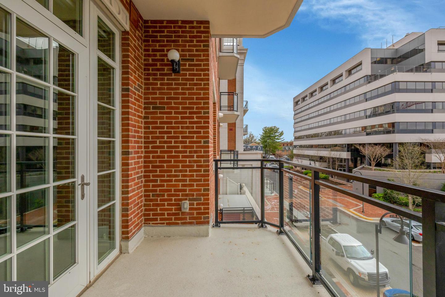 6900 FLEETWOOD RD #322, MCLEAN, Virginia 22101, 2 Bedrooms Bedrooms, ,2 BathroomsBathrooms,Residential,For sale,6900 FLEETWOOD RD #322,VAFX2224580 MLS # VAFX2224580