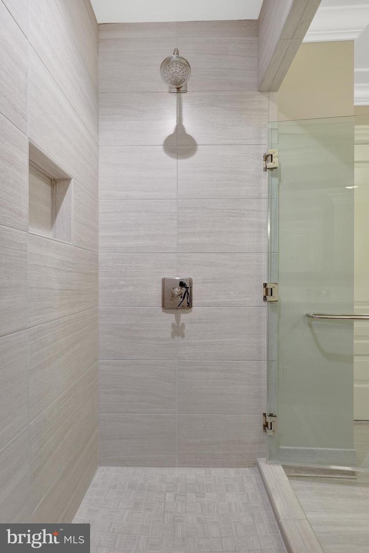 6900 FLEETWOOD RD #322, MCLEAN, Virginia 22101, 2 Bedrooms Bedrooms, ,2 BathroomsBathrooms,Residential,For sale,6900 FLEETWOOD RD #322,VAFX2224580 MLS # VAFX2224580