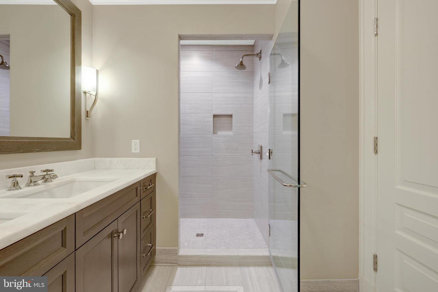 6900 FLEETWOOD RD #322, MCLEAN, Virginia 22101, 2 Bedrooms Bedrooms, ,2 BathroomsBathrooms,Residential,For sale,6900 FLEETWOOD RD #322,VAFX2224580 MLS # VAFX2224580