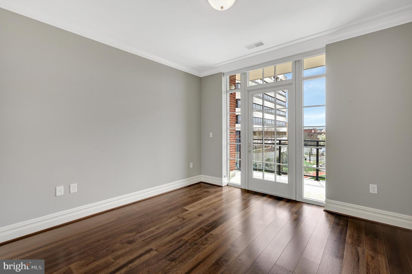 6900 FLEETWOOD RD #322, MCLEAN, Virginia 22101, 2 Bedrooms Bedrooms, ,2 BathroomsBathrooms,Residential,For sale,6900 FLEETWOOD RD #322,VAFX2224580 MLS # VAFX2224580