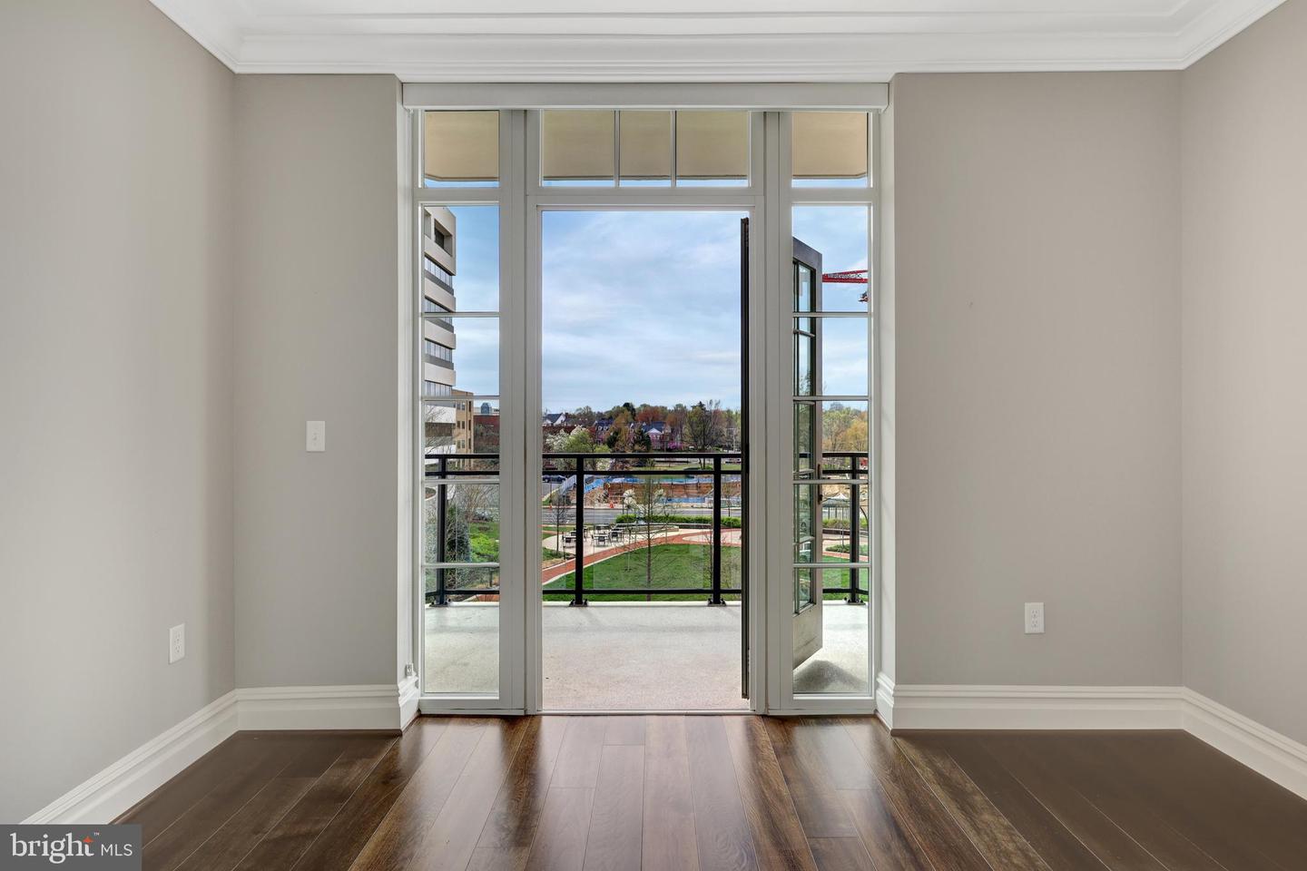 6900 FLEETWOOD RD #322, MCLEAN, Virginia 22101, 2 Bedrooms Bedrooms, ,2 BathroomsBathrooms,Residential,For sale,6900 FLEETWOOD RD #322,VAFX2224580 MLS # VAFX2224580