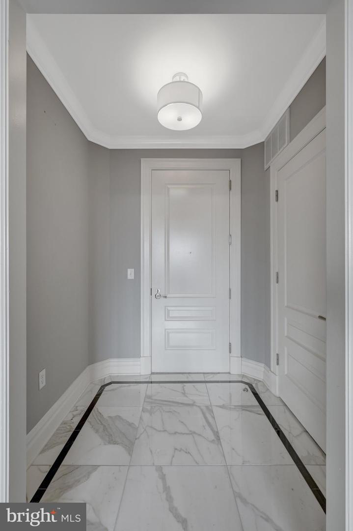 6900 FLEETWOOD RD #322, MCLEAN, Virginia 22101, 2 Bedrooms Bedrooms, ,2 BathroomsBathrooms,Residential,For sale,6900 FLEETWOOD RD #322,VAFX2224580 MLS # VAFX2224580