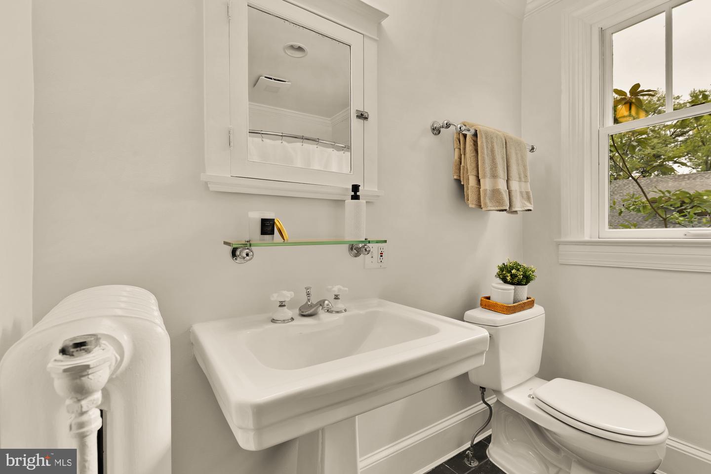 5201 38TH ST NW, WASHINGTON, District Of Columbia 20015, 6 Bedrooms Bedrooms, ,4 BathroomsBathrooms,Residential,For sale,5201 38TH ST NW,DCDC2207856 MLS # DCDC2207856