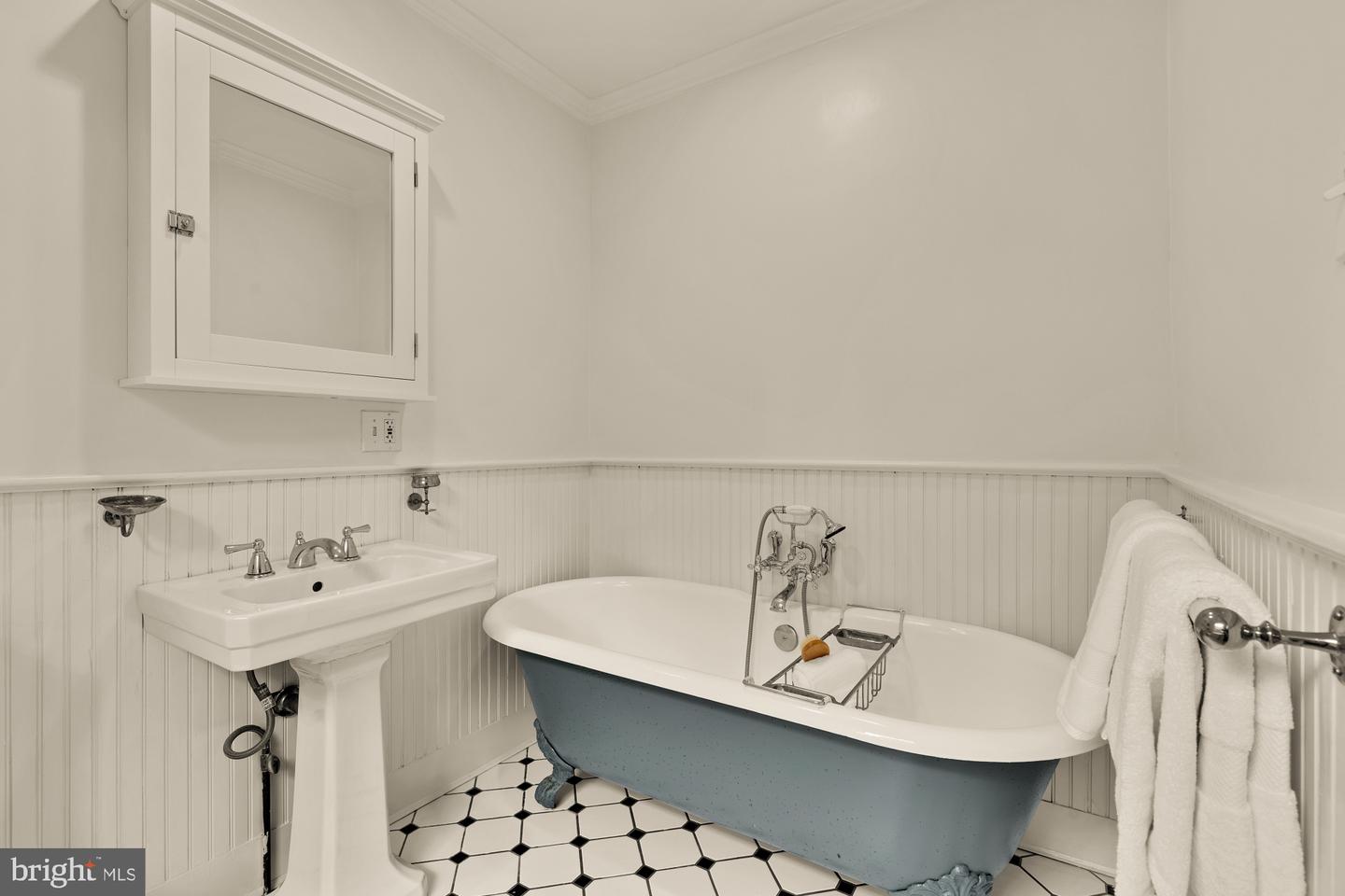 5201 38TH ST NW, WASHINGTON, District Of Columbia 20015, 6 Bedrooms Bedrooms, ,4 BathroomsBathrooms,Residential,For sale,5201 38TH ST NW,DCDC2207856 MLS # DCDC2207856