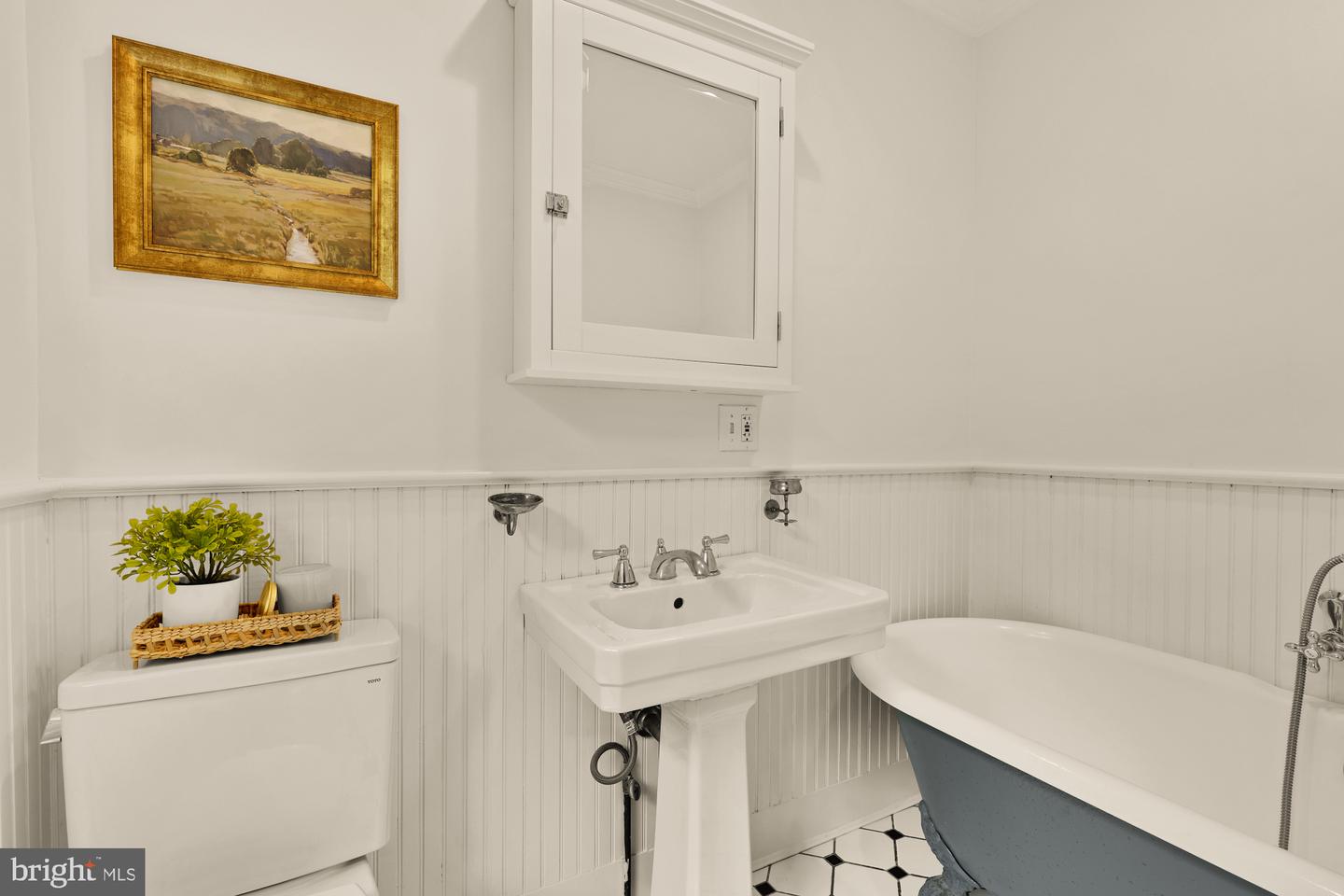 5201 38TH ST NW, WASHINGTON, District Of Columbia 20015, 6 Bedrooms Bedrooms, ,4 BathroomsBathrooms,Residential,For sale,5201 38TH ST NW,DCDC2207856 MLS # DCDC2207856