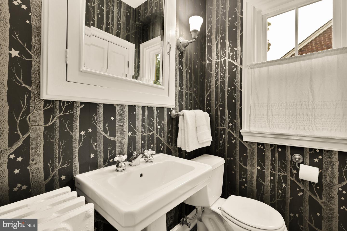 5201 38TH ST NW, WASHINGTON, District Of Columbia 20015, 6 Bedrooms Bedrooms, ,4 BathroomsBathrooms,Residential,For sale,5201 38TH ST NW,DCDC2207856 MLS # DCDC2207856