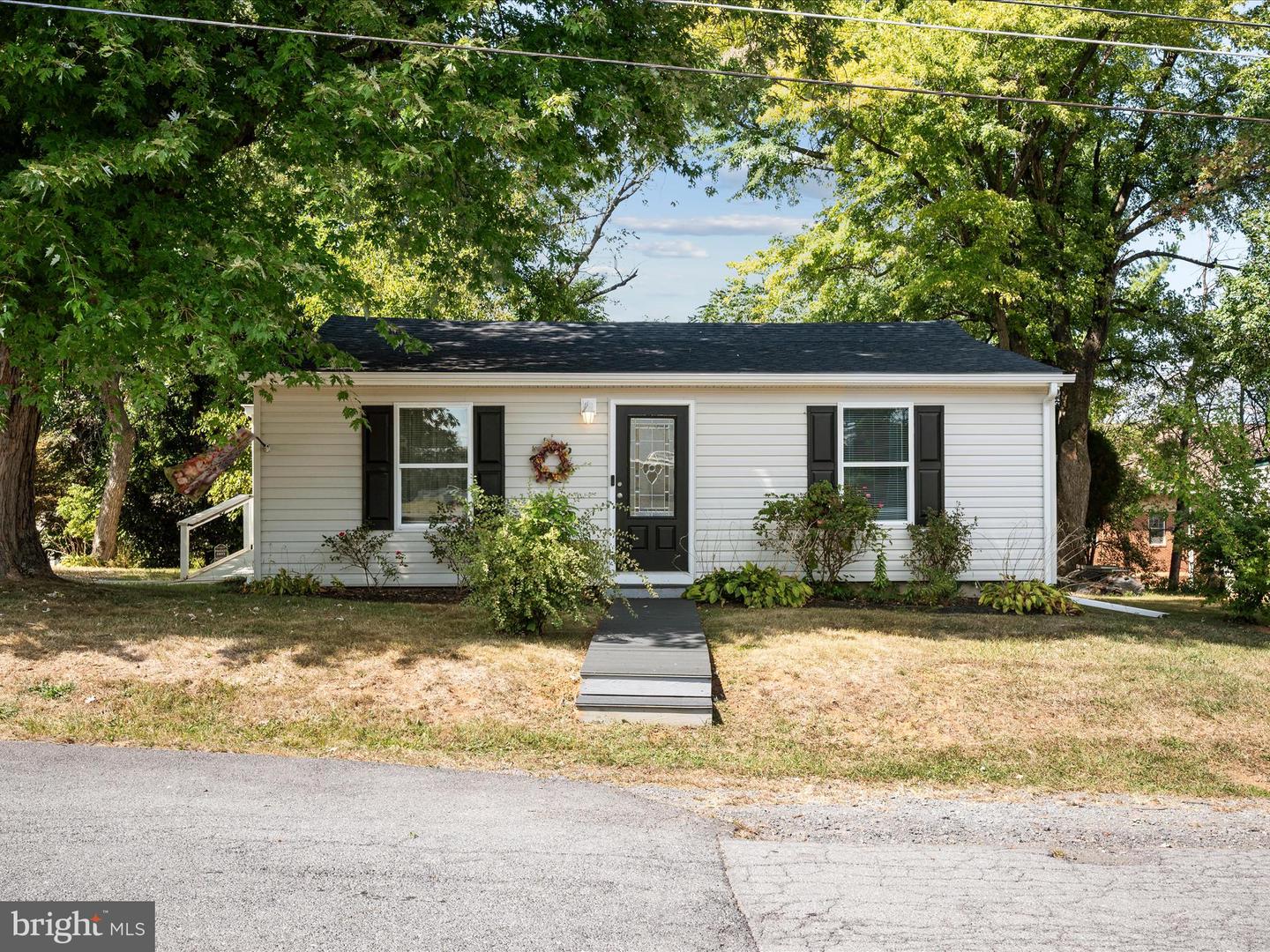 2225 HARRISON ST, WINCHESTER, Virginia 22601, 3 Bedrooms Bedrooms, ,2 BathroomsBathrooms,Residential,For sale,2225 HARRISON ST,VAWI2009038 MLS # VAWI2009038