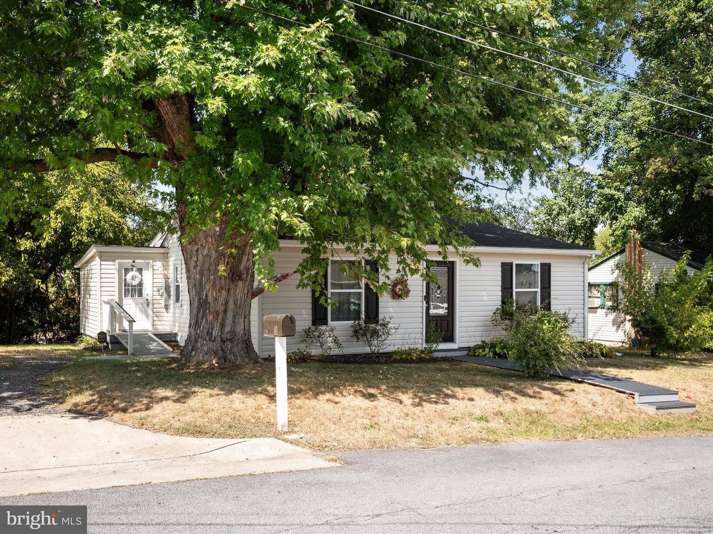 2225 HARRISON ST, WINCHESTER, Virginia 22601, 3 Bedrooms Bedrooms, ,2 BathroomsBathrooms,Residential,For sale,2225 HARRISON ST,VAWI2009038 MLS # VAWI2009038
