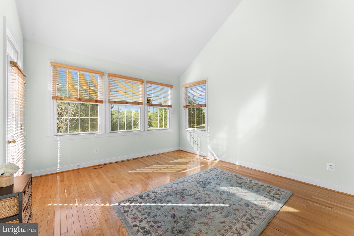 15295 GOLF VIEW DR, HAYMARKET, Virginia 20169, 3 Bedrooms Bedrooms, ,2 BathroomsBathrooms,Residential,For sale,15295 GOLF VIEW DR,VAPW2104074 MLS # VAPW2104074