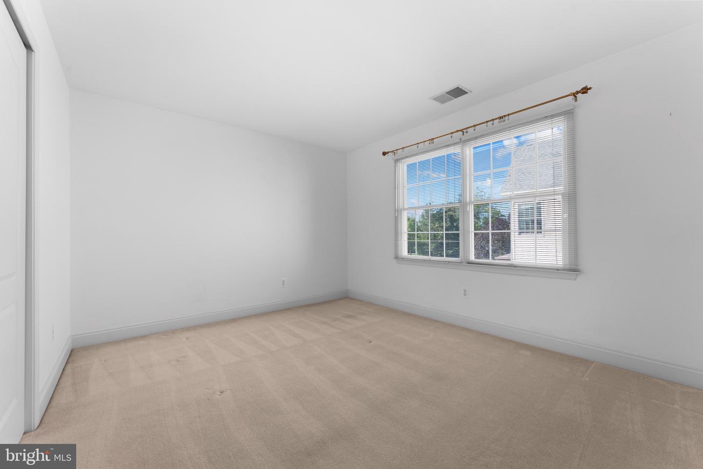 15295 GOLF VIEW DR, HAYMARKET, Virginia 20169, 3 Bedrooms Bedrooms, ,2 BathroomsBathrooms,Residential,For sale,15295 GOLF VIEW DR,VAPW2104074 MLS # VAPW2104074