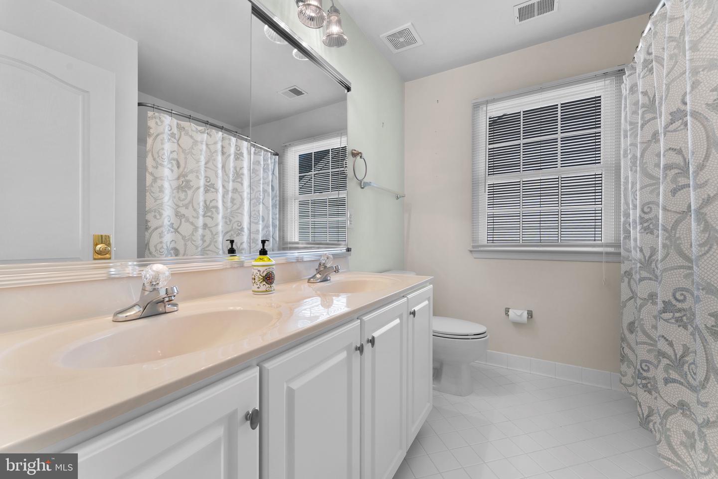 15295 GOLF VIEW DR, HAYMARKET, Virginia 20169, 3 Bedrooms Bedrooms, ,2 BathroomsBathrooms,Residential,For sale,15295 GOLF VIEW DR,VAPW2104074 MLS # VAPW2104074