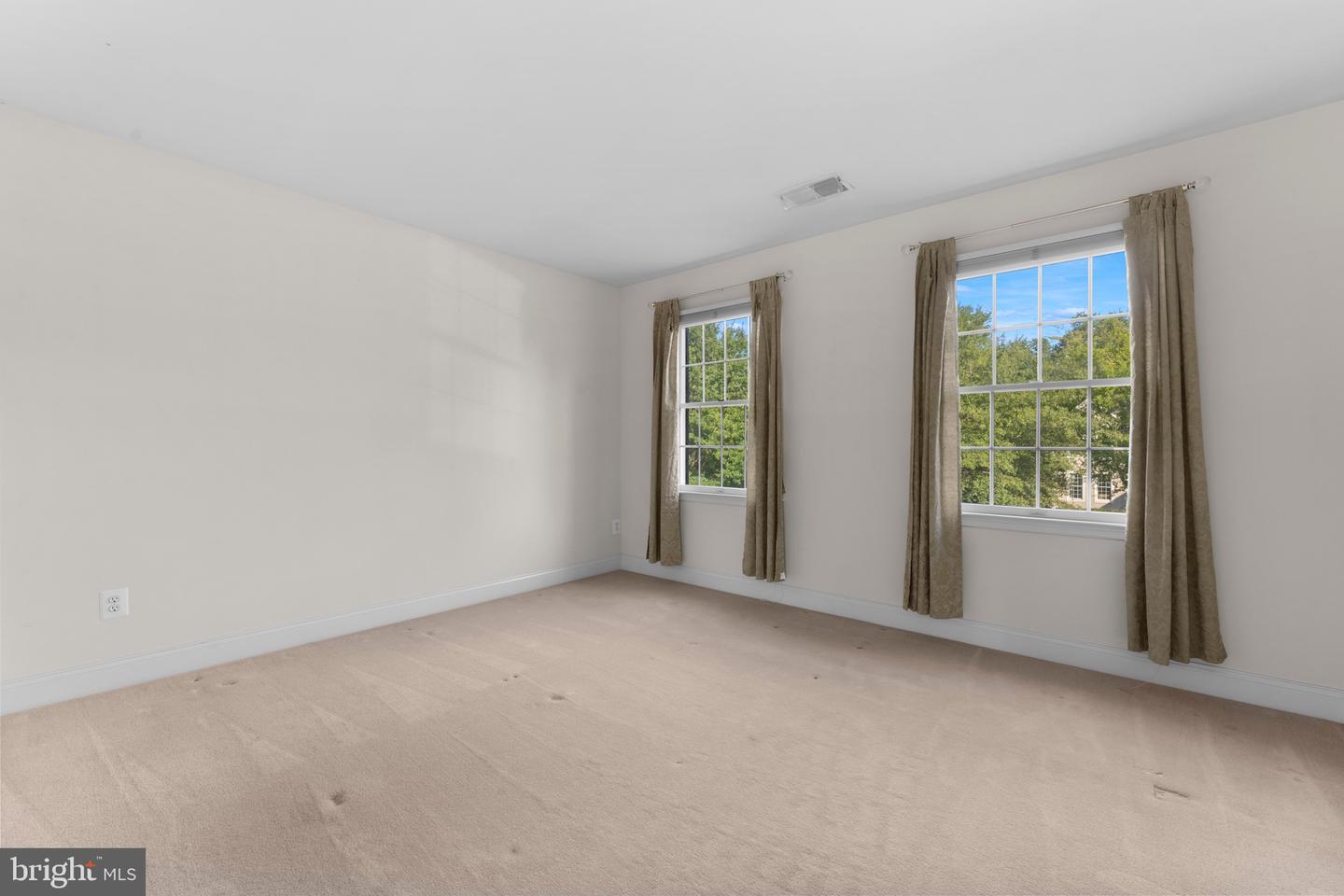 15295 GOLF VIEW DR, HAYMARKET, Virginia 20169, 3 Bedrooms Bedrooms, ,2 BathroomsBathrooms,Residential,For sale,15295 GOLF VIEW DR,VAPW2104074 MLS # VAPW2104074