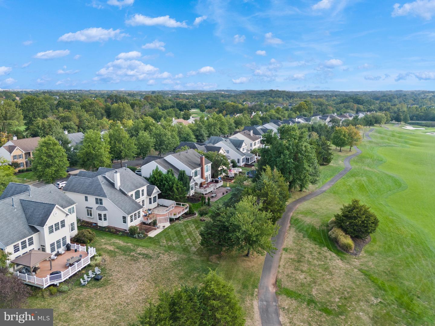 15295 GOLF VIEW DR, HAYMARKET, Virginia 20169, 3 Bedrooms Bedrooms, ,2 BathroomsBathrooms,Residential,For sale,15295 GOLF VIEW DR,VAPW2104074 MLS # VAPW2104074