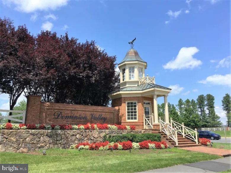15295 GOLF VIEW DR, HAYMARKET, Virginia 20169, 3 Bedrooms Bedrooms, ,2 BathroomsBathrooms,Residential,For sale,15295 GOLF VIEW DR,VAPW2104074 MLS # VAPW2104074