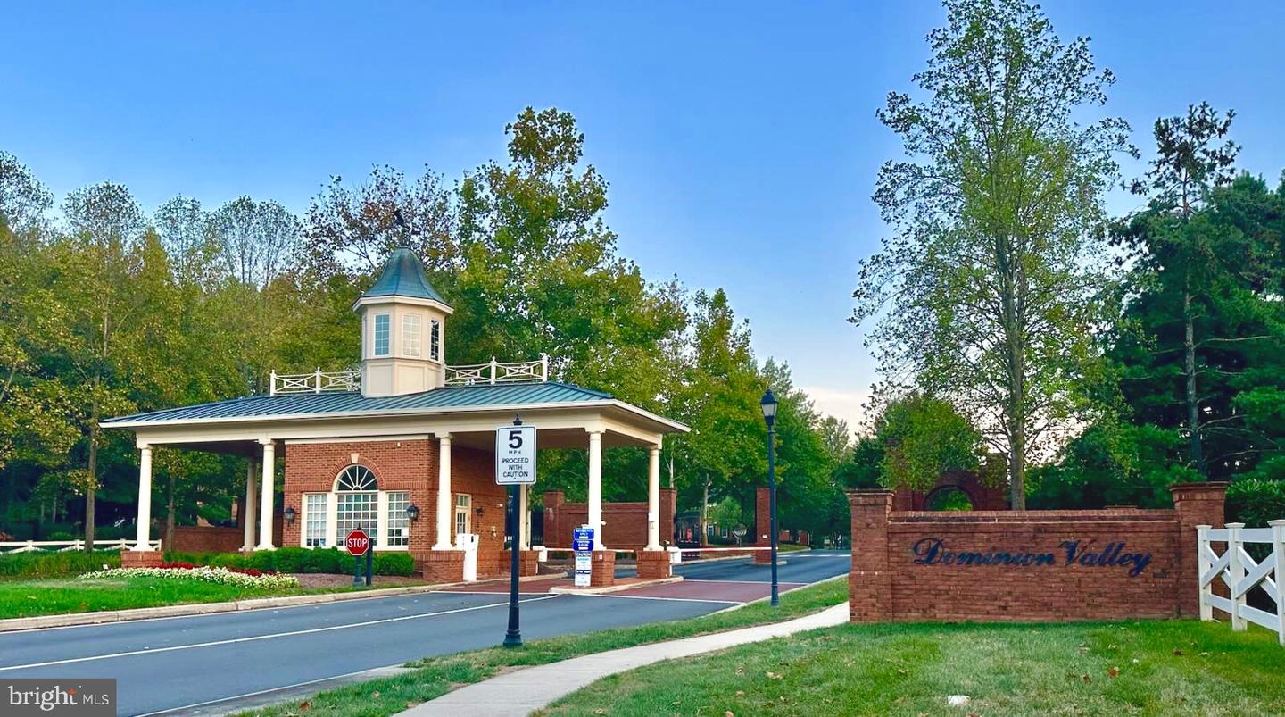 15295 GOLF VIEW DR, HAYMARKET, Virginia 20169, 3 Bedrooms Bedrooms, ,2 BathroomsBathrooms,Residential,For sale,15295 GOLF VIEW DR,VAPW2104074 MLS # VAPW2104074