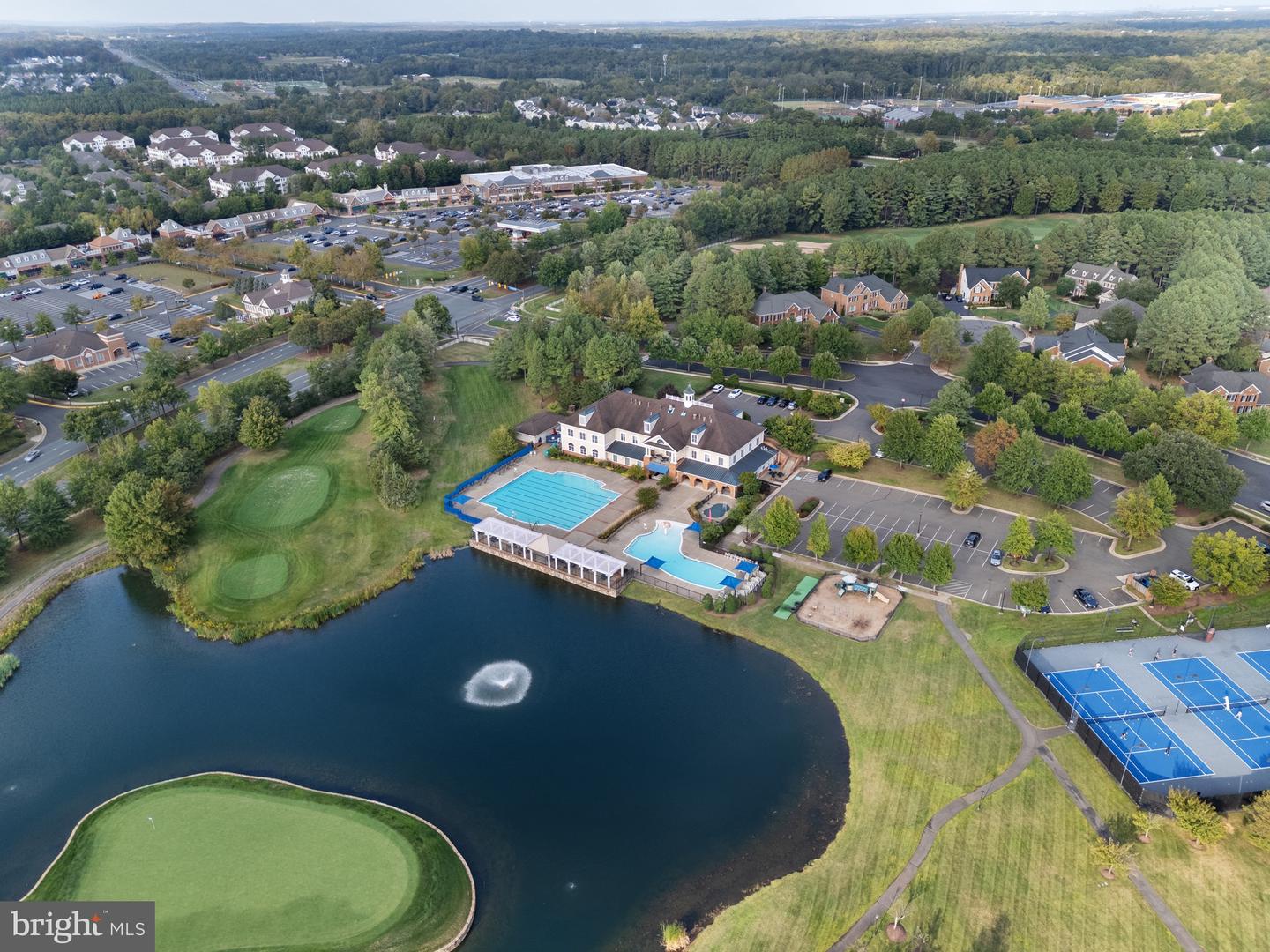 15295 GOLF VIEW DR, HAYMARKET, Virginia 20169, 3 Bedrooms Bedrooms, ,2 BathroomsBathrooms,Residential,For sale,15295 GOLF VIEW DR,VAPW2104074 MLS # VAPW2104074