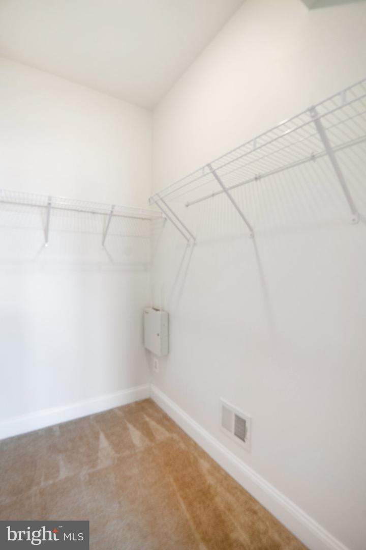 17258 HERRING GULL LN, DUMFRIES, Virginia 22026, 4 Bedrooms Bedrooms, ,2 BathroomsBathrooms,Residential,For sale,17258 HERRING GULL LN,VAPW2104532 MLS # VAPW2104532