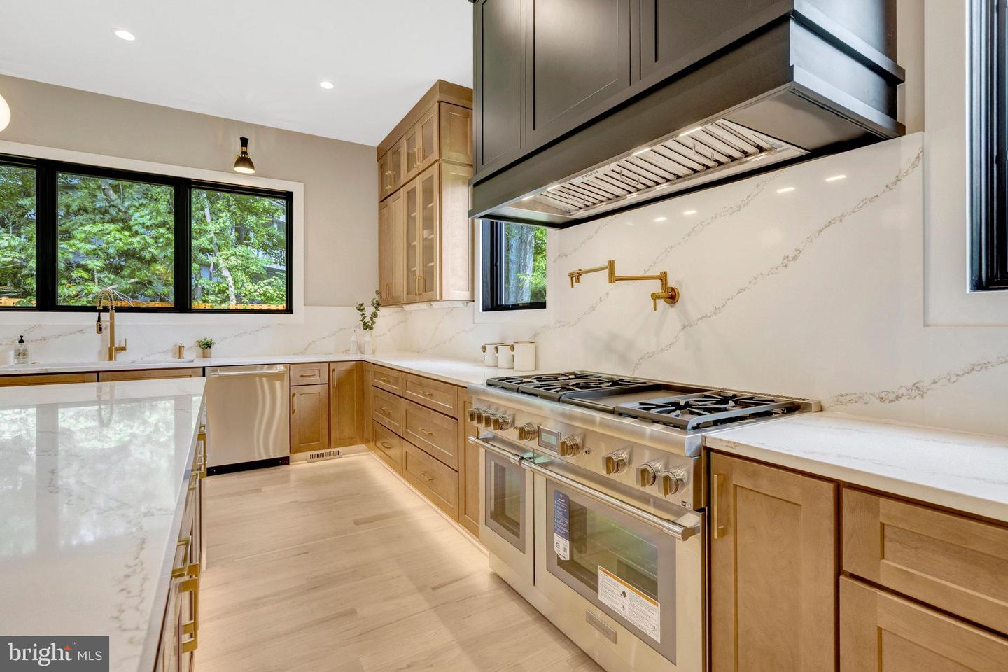 7400 CHURCHILL RD, MCLEAN, Virginia 22101, 6 Bedrooms Bedrooms, ,6 BathroomsBathrooms,Residential,For sale,7400 CHURCHILL RD,VAFX2268674 MLS # VAFX2268674