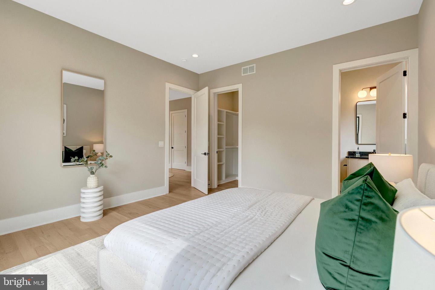 7400 CHURCHILL RD, MCLEAN, Virginia 22101, 6 Bedrooms Bedrooms, ,6 BathroomsBathrooms,Residential,For sale,7400 CHURCHILL RD,VAFX2268674 MLS # VAFX2268674