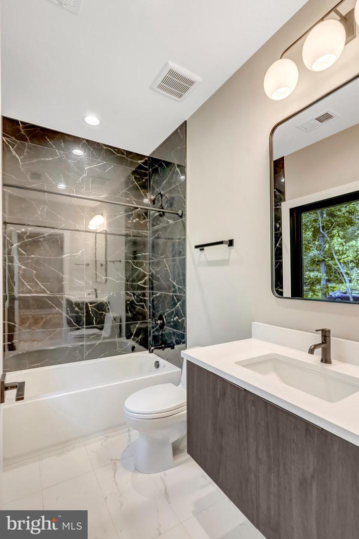 7400 CHURCHILL RD, MCLEAN, Virginia 22101, 6 Bedrooms Bedrooms, ,6 BathroomsBathrooms,Residential,For sale,7400 CHURCHILL RD,VAFX2268674 MLS # VAFX2268674