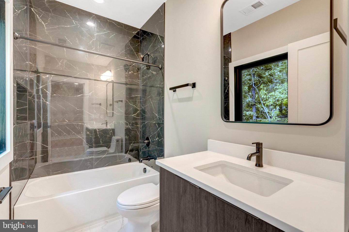 7400 CHURCHILL RD, MCLEAN, Virginia 22101, 6 Bedrooms Bedrooms, ,6 BathroomsBathrooms,Residential,For sale,7400 CHURCHILL RD,VAFX2268674 MLS # VAFX2268674