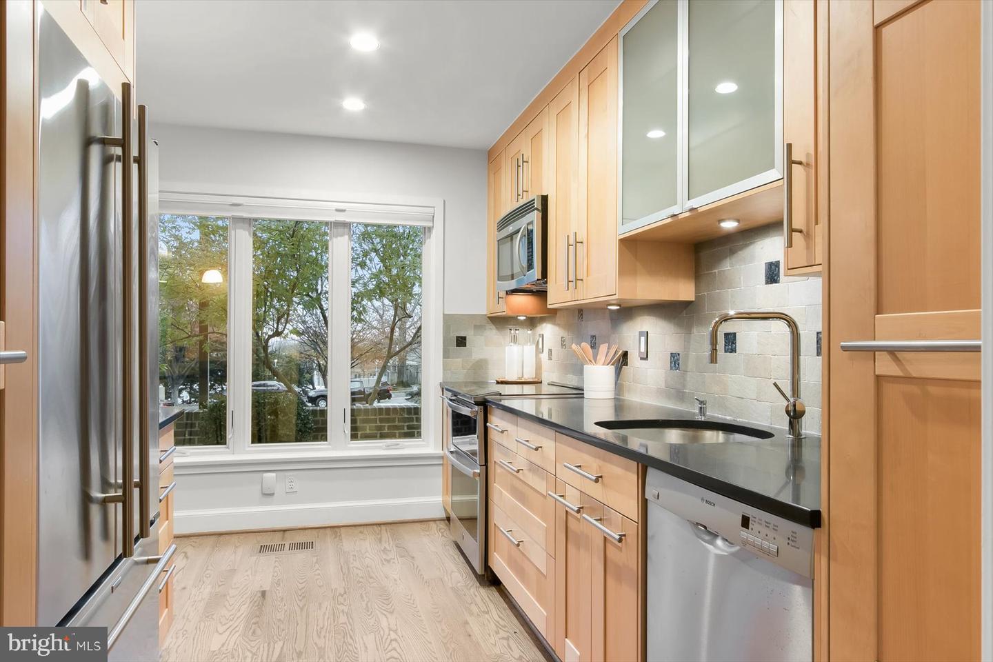 4297 EMBASSY PARK DR NW, WASHINGTON, District Of Columbia 20016, 3 Bedrooms Bedrooms, ,2 BathroomsBathrooms,Residential,For sale,4297 EMBASSY PARK DR NW,DCDC2223654 MLS # DCDC2223654 4297 EMBASSY PARK DR NW, WASHINGTON, District Of Columbia 20016, 3 Bedrooms Bedrooms, ,2 BathroomsBathrooms,Residential,For sale,4297 EMBASSY PARK DR NW,DCDC2223654 MLS # DCDC2223654