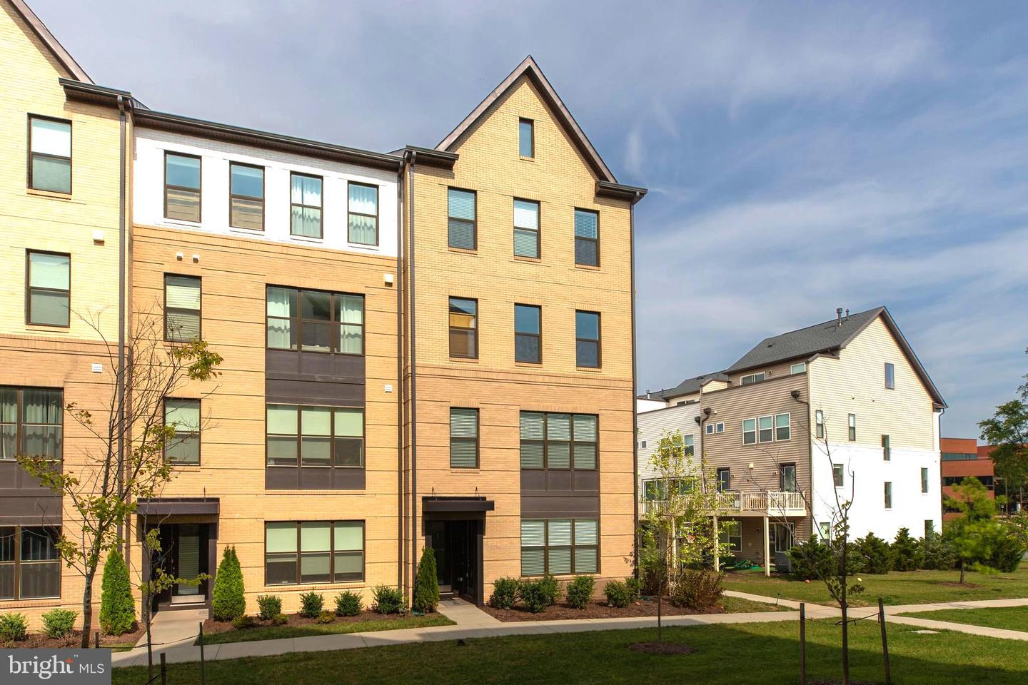 4915 LONGMIRE WAY #124, CHANTILLY, Virginia 20151, 3 Bedrooms Bedrooms, ,2 BathroomsBathrooms,Residential,For sale,4915 LONGMIRE WAY #124,VAFX2269104 MLS # VAFX2269104