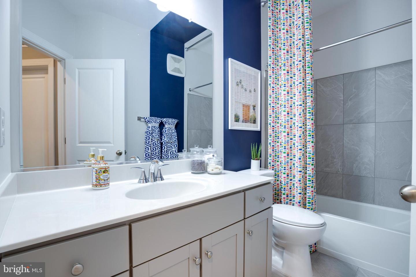 4915 LONGMIRE WAY #124, CHANTILLY, Virginia 20151, 3 Bedrooms Bedrooms, ,2 BathroomsBathrooms,Residential,For sale,4915 LONGMIRE WAY #124,VAFX2269104 MLS # VAFX2269104