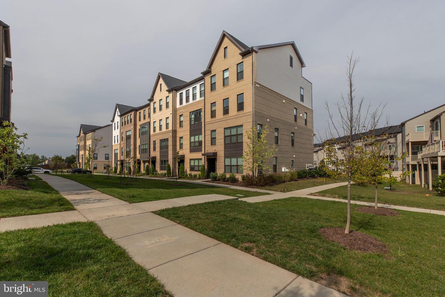 4915 LONGMIRE WAY #124, CHANTILLY, Virginia 20151, 3 Bedrooms Bedrooms, ,2 BathroomsBathrooms,Residential,For sale,4915 LONGMIRE WAY #124,VAFX2269104 MLS # VAFX2269104