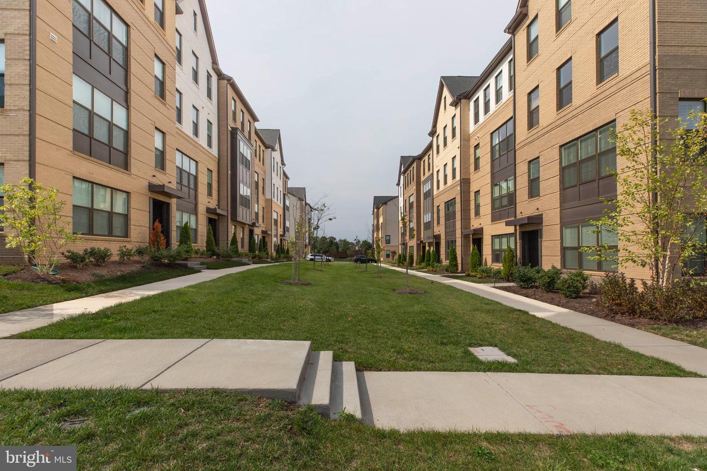 4915 LONGMIRE WAY #124, CHANTILLY, Virginia 20151, 3 Bedrooms Bedrooms, ,2 BathroomsBathrooms,Residential,For sale,4915 LONGMIRE WAY #124,VAFX2269104 MLS # VAFX2269104