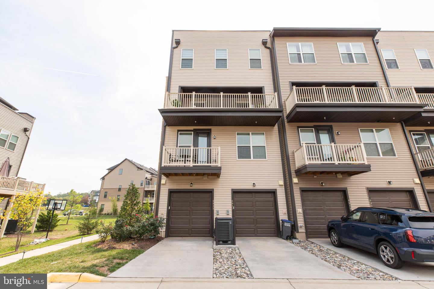 4915 LONGMIRE WAY #124, CHANTILLY, Virginia 20151, 3 Bedrooms Bedrooms, ,2 BathroomsBathrooms,Residential,For sale,4915 LONGMIRE WAY #124,VAFX2269104 MLS # VAFX2269104