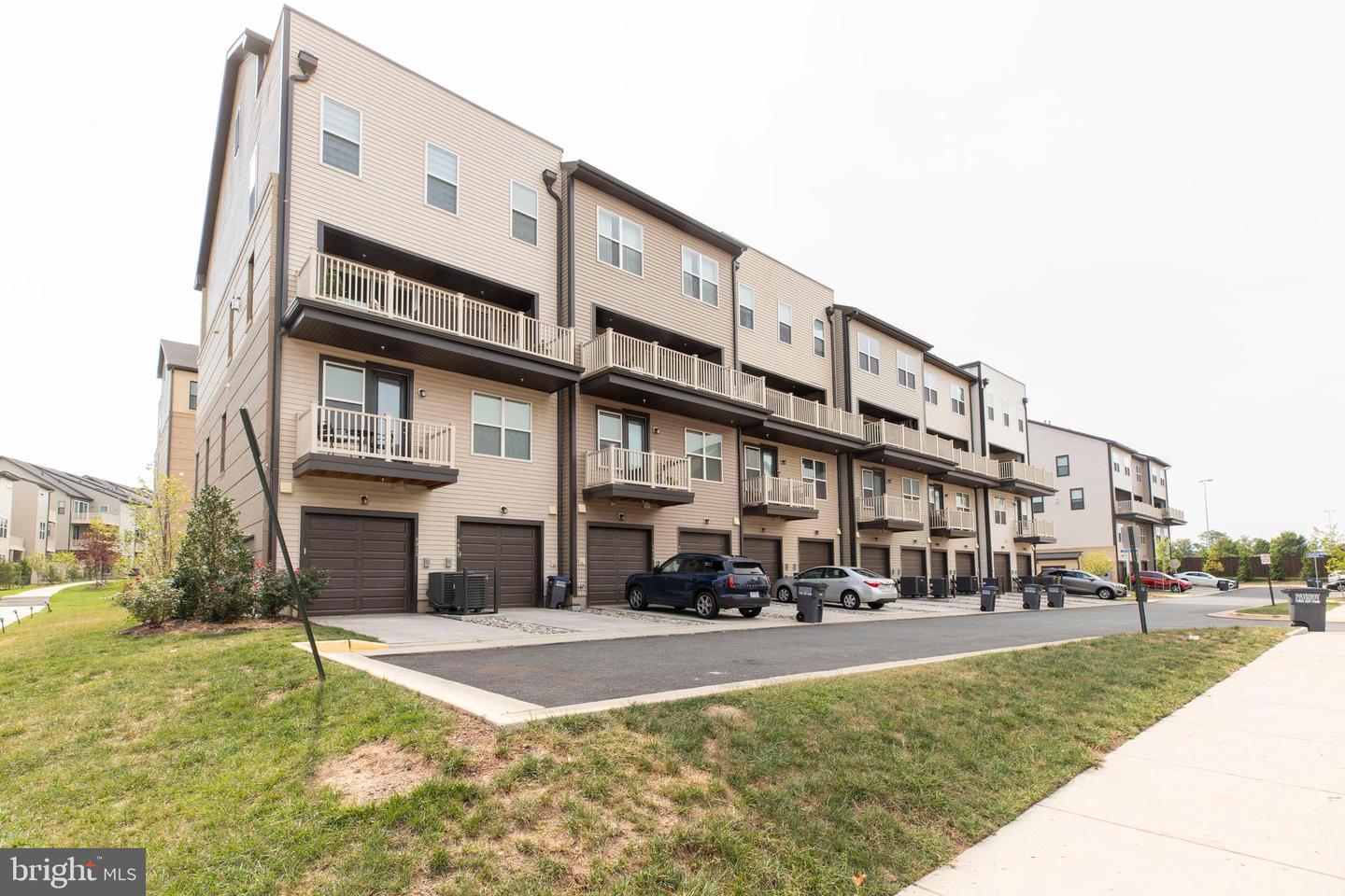 4915 LONGMIRE WAY #124, CHANTILLY, Virginia 20151, 3 Bedrooms Bedrooms, ,2 BathroomsBathrooms,Residential,For sale,4915 LONGMIRE WAY #124,VAFX2269104 MLS # VAFX2269104