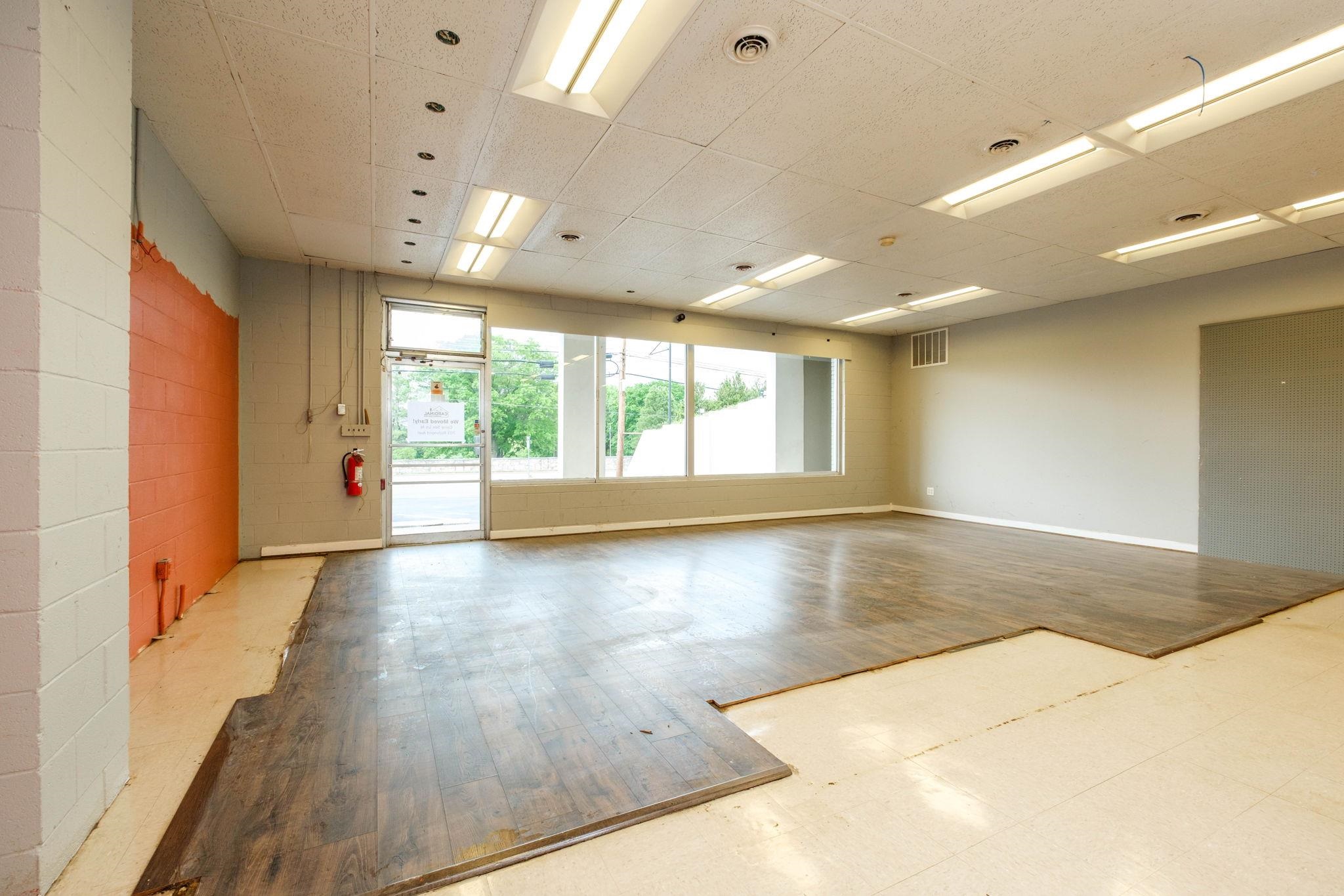 902 RICHMOND AVE, STAUNTON, Virginia 24401, ,Commercial,902 RICHMOND AVE,669379 MLS # 669379