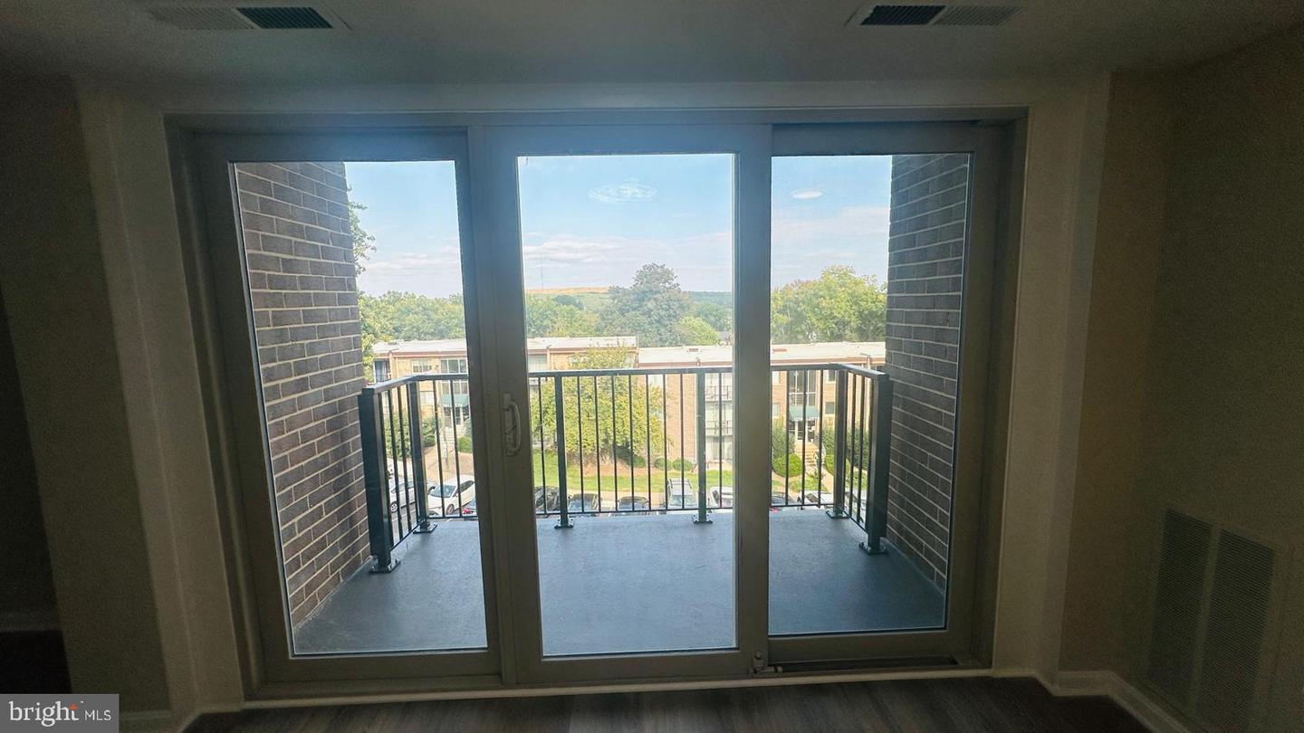 12701 DARA DR #303, WOODBRIDGE, Virginia 22192, 2 Bedrooms Bedrooms, ,1 BathroomBathrooms,Residential,For sale,12701 DARA DR #303,VAPW2104696 MLS # VAPW2104696