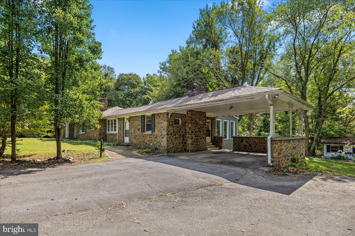 8508 BROCK RD, SPOTSYLVANIA, Virginia 22553, 4 Bedrooms Bedrooms, 14 Rooms Rooms,2 BathroomsBathrooms,Residential,For sale,8508 BROCK RD,VASP2036480 MLS # VASP2036480 8508 BROCK RD, SPOTSYLVANIA, Virginia 22553, 4 Bedrooms Bedrooms, 14 Rooms Rooms,2 BathroomsBathrooms,Residential,For sale,8508 BROCK RD,VASP2036480 MLS # VASP2036480