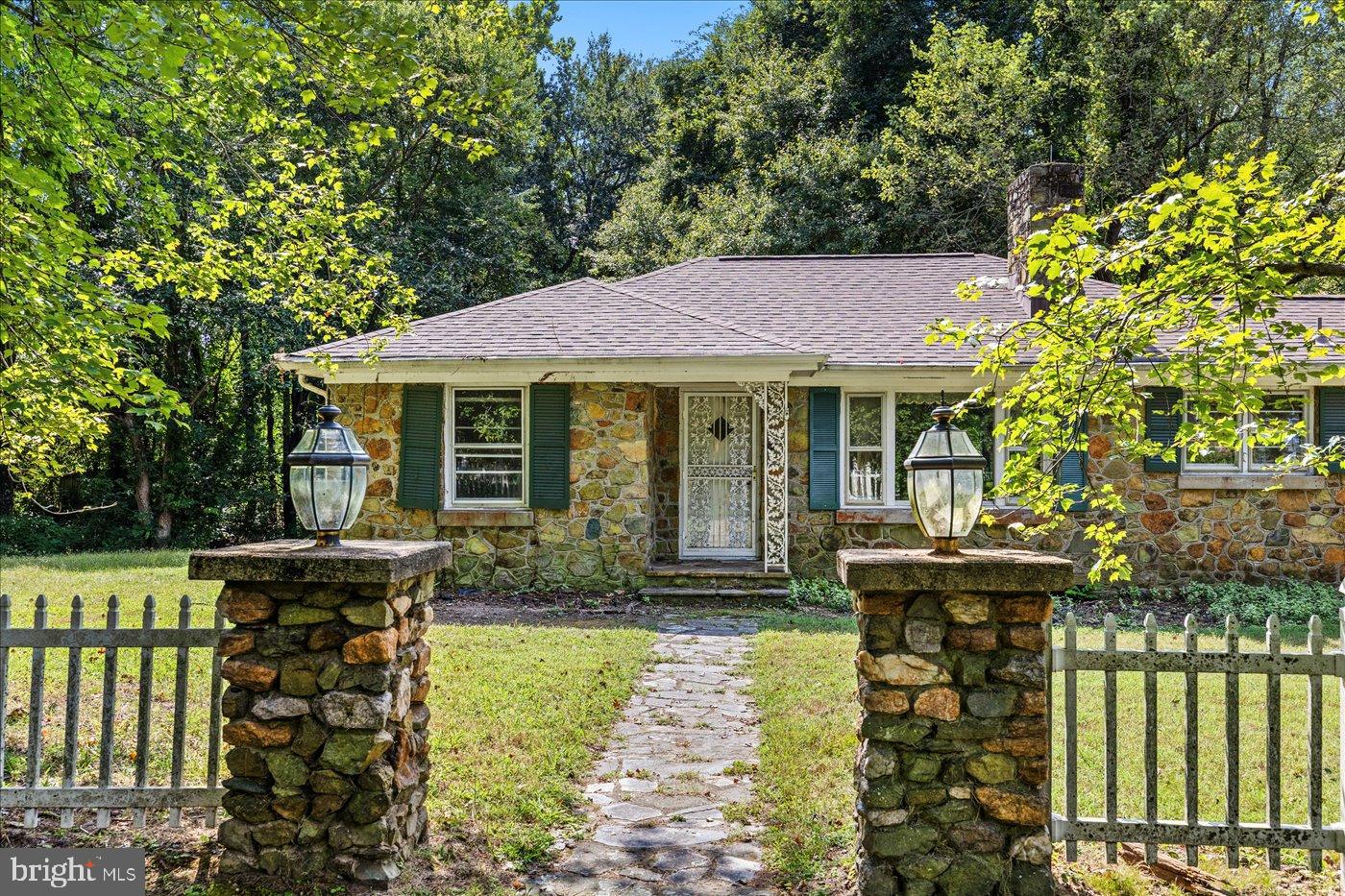 8508 BROCK RD, SPOTSYLVANIA, Virginia 22553, 4 Bedrooms Bedrooms, 14 Rooms Rooms,2 BathroomsBathrooms,Residential,For sale,8508 BROCK RD,VASP2036480 MLS # VASP2036480 8508 BROCK RD, SPOTSYLVANIA, Virginia 22553, 4 Bedrooms Bedrooms, 14 Rooms Rooms,2 BathroomsBathrooms,Residential,For sale,8508 BROCK RD,VASP2036480 MLS # VASP2036480