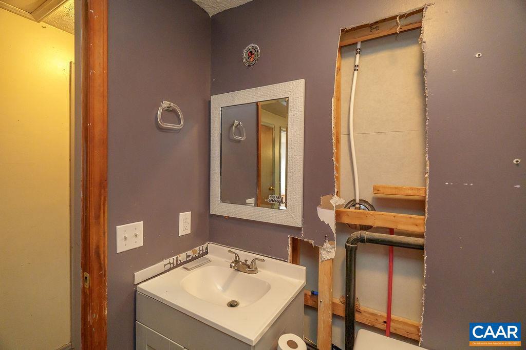 1209 HOLLANDS RD, PALMYRA, Virginia 22968, 3 Bedrooms Bedrooms, ,1 BathroomBathrooms,Residential,For sale,1209 HOLLANDS RD,669353 MLS # 669353
