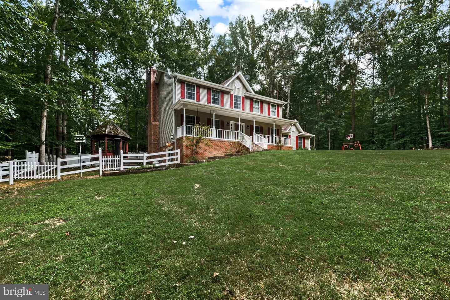 8012 PEMBROKE CIR, SPOTSYLVANIA, Virginia 22551, 4 Bedrooms Bedrooms, ,2 BathroomsBathrooms,Residential,For sale,8012 PEMBROKE CIR,VASP2036492 MLS # VASP2036492