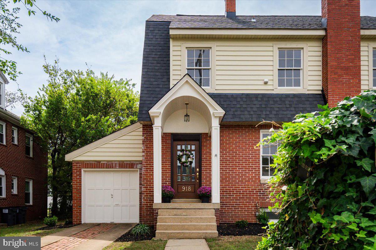 918 WILLIAM ST, FREDERICKSBURG, Virginia 22401, 4 Bedrooms Bedrooms, ,3 BathroomsBathrooms,Residential,For sale,918 WILLIAM ST,VAFB2007702 MLS # VAFB2007702