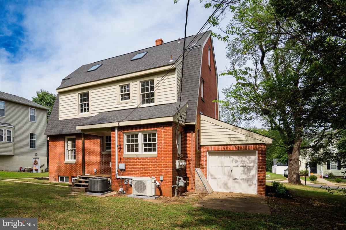 918 WILLIAM ST, FREDERICKSBURG, Virginia 22401, 4 Bedrooms Bedrooms, ,3 BathroomsBathrooms,Residential,For sale,918 WILLIAM ST,VAFB2007702 MLS # VAFB2007702