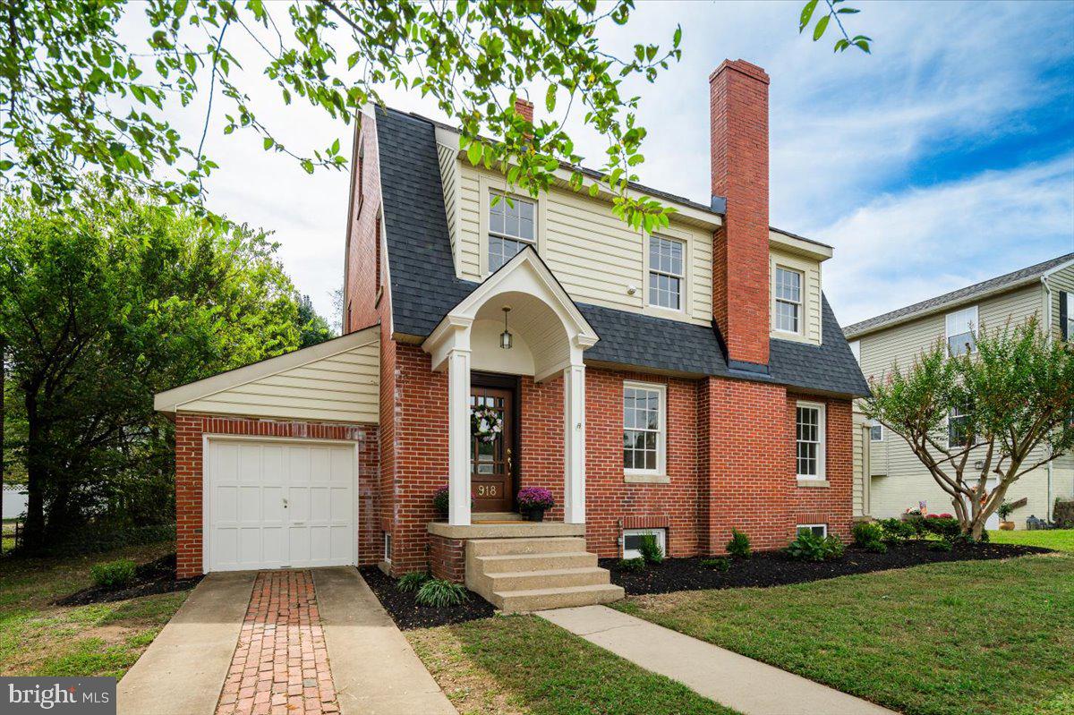 918 WILLIAM ST, FREDERICKSBURG, Virginia 22401, 4 Bedrooms Bedrooms, ,3 BathroomsBathrooms,Residential,For sale,918 WILLIAM ST,VAFB2007702 MLS # VAFB2007702